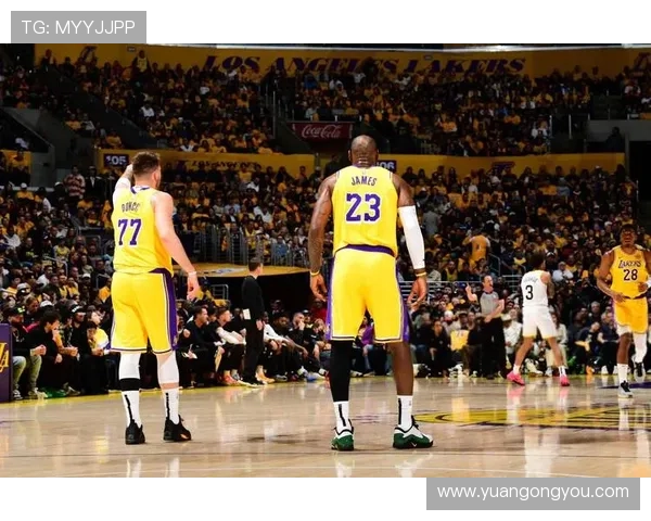 东契奇连续两场得分超过40分上一位湖人球员是詹姆斯